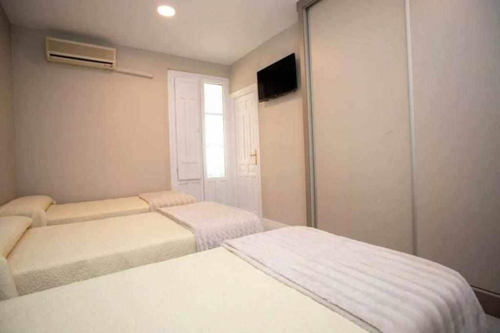 Hostal Viena Plaza Nueva Granada Exterior foto