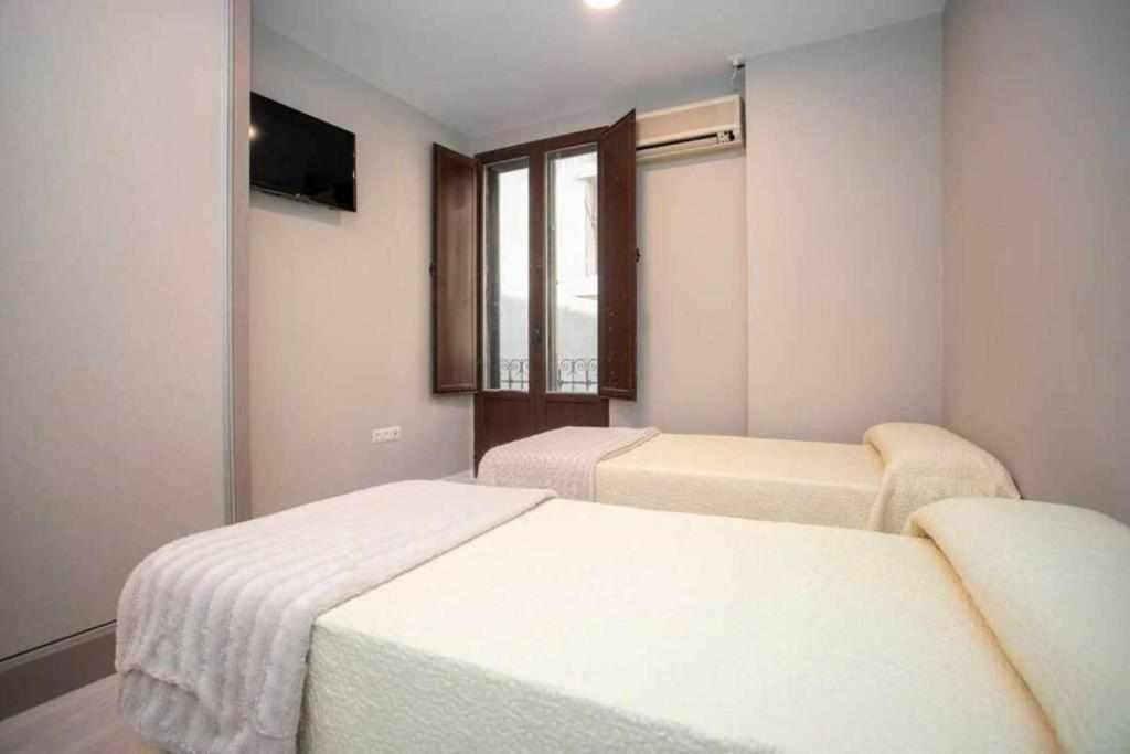 Hostal Viena Plaza Nueva Granada Exterior foto